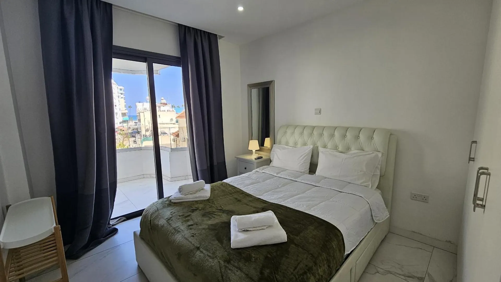 Stay Jewels Apart Lárnaka Apartman